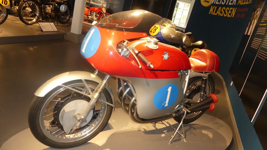 028 MV Agusta 350 4C GP 1958 John Surtees