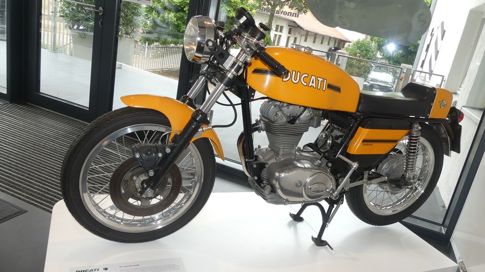 001 Sonderausstellung Made in Italy Ducati Desmo am Eingang