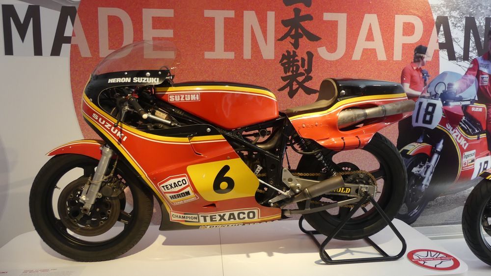 004 Suzuki RGC 500 1980 Senior Winner TT Graeme Crosby